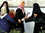 سی سال پس از انقلاب، مسئله‌ی جنبش زنان ایران فراتر از مسئله‌ی حجاب می‌رود. تبعیض‌های حقوقی و اجتماعی آنها را به مقاومت برانگیخته است.